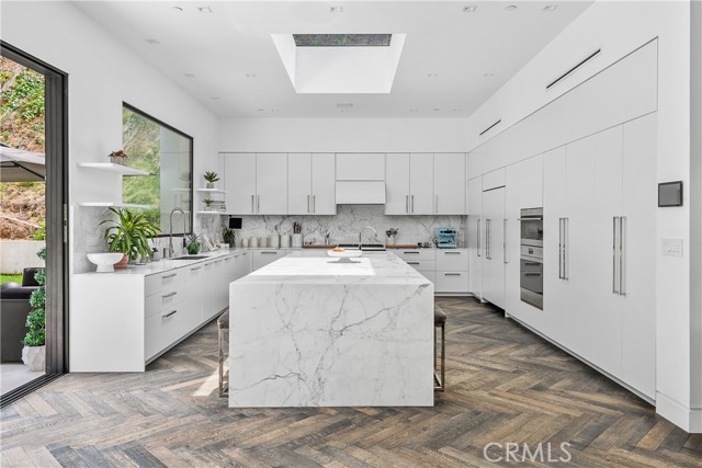 9924 Liebe Drive, Beverly Hills CA: https://media.crmls.org/medias/b9ccf24f-0951-4fad-ab20-41d069572ae5.jpg
