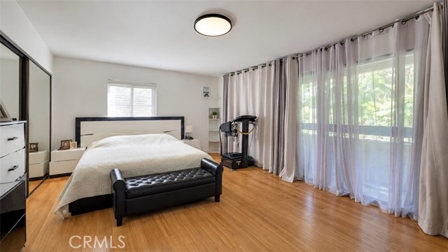 543 West Stocker Street, 14 photo 11
