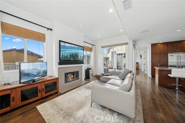 Detail Gallery Image 7 of 24 For 417 1/2 Poinsettia Ave, Corona Del Mar,  CA 92625 - 2 Beds | 2/1 Baths