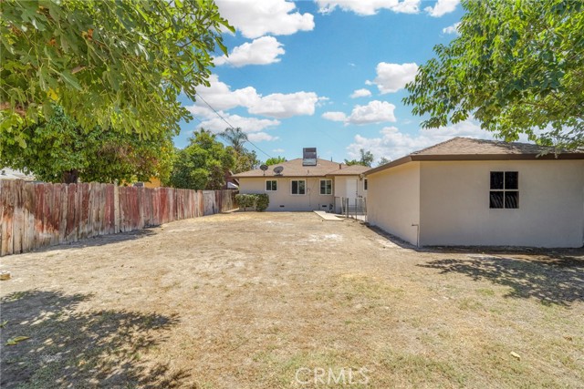 1018 Chester Place, Bakersfield CA: https://media.crmls.org/medias/b9cf28ac-ae93-4b7b-9083-d5cd246ef525.jpg