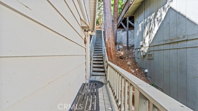 613 E Victoria Court, Lake Arrowhead, CA 92352