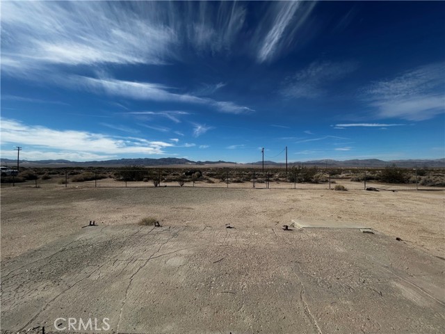87780 Amboy Road, Amboy CA: https://media.crmls.org/medias/b9cfb0ff-0a8b-41db-8f90-29ae6bd0ae7c.jpg