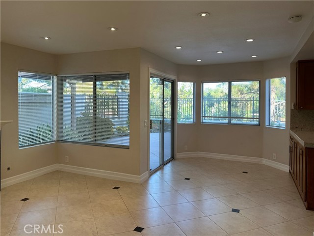 26582 Via Mondelo, Mission Viejo CA: https://media.crmls.org/medias/b9cfbb46-de88-4942-ad40-5f5f064c2d15.jpg