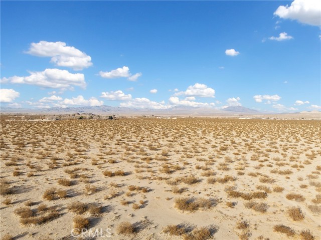 Detail Gallery Image 5 of 7 For 720 Old Woman Springs Rd, Lucerne Valley,  CA 92356 - – Beds | – Baths