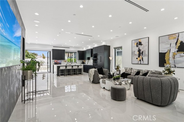 Detail Gallery Image 7 of 61 For 2227 N Lamer St, Burbank,  CA 91504 - 4 Beds | 4/1 Baths