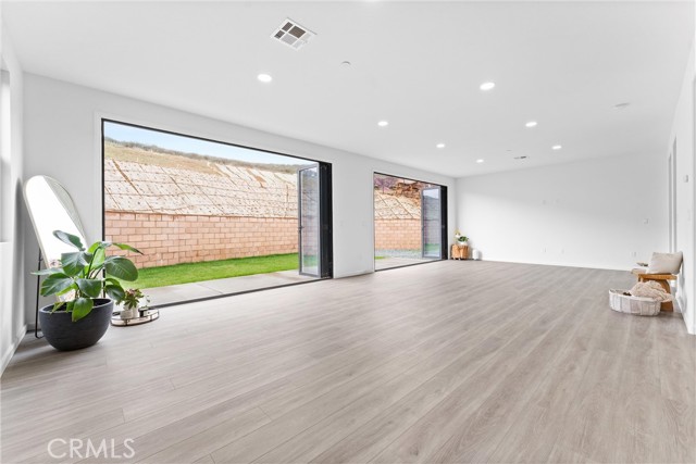 Detail Gallery Image 10 of 61 For 1993 Lyon Ave, Riverside,  CA 92503 - 5 Beds | 3 Baths