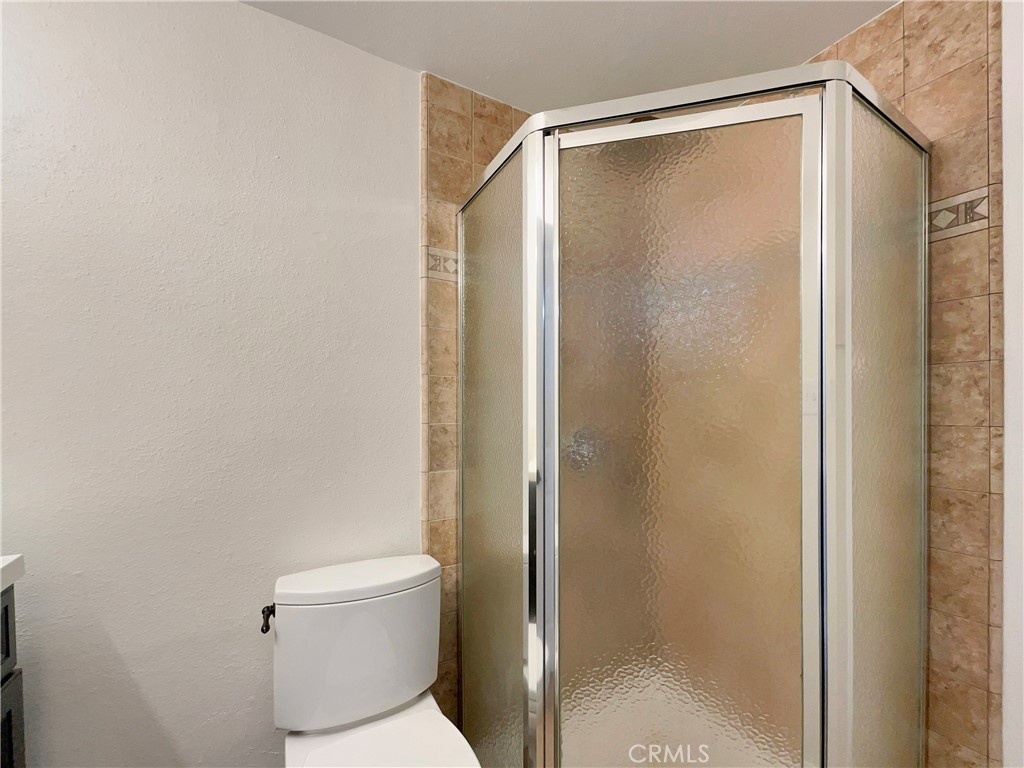 https://media.crmls.org/medias/b9d0cdcb-11ca-467c-a9ac-787feac8a219.jpg?preset=X-Large