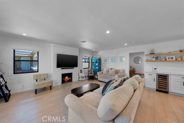 1834 Stearns Drive, Los Angeles CA: https://media.crmls.org/medias/b9d1725a-0b7f-48b0-a314-41e8b332cbe8.jpg