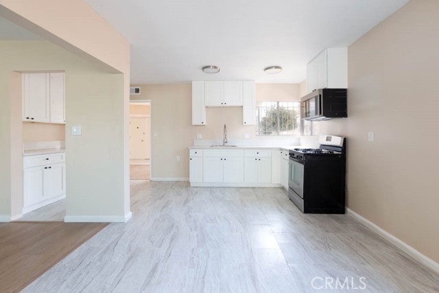 Detail Gallery Image 3 of 9 For 3711 W 110th, Inglewood,  CA 90303 - 2 Beds | 2 Baths