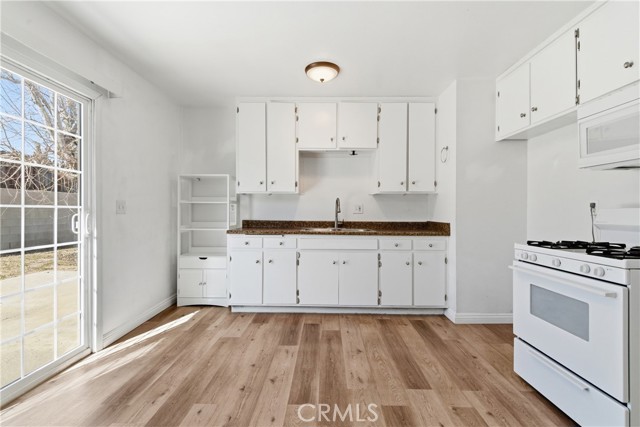 Detail Gallery Image 11 of 45 For 2024 Rushmore Dr, Barstow,  CA 92311 - 4 Beds | 1/1 Baths