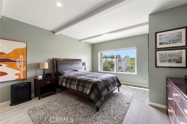 Detail Gallery Image 12 of 23 For 11744 Moorpark, Studio City,  CA 91604 - 2 Beds | 2/1 Baths