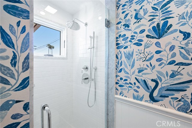 360 Cliff, Laguna Beach CA: https://media.crmls.org/medias/b9d2976a-cedf-4077-a696-1d5d0cce3a07.jpg
