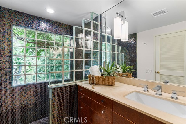 11071 Coronel, North Tustin CA: https://media.crmls.org/medias/b9d2fd59-115d-4ca4-8780-eae579a5da50.jpg