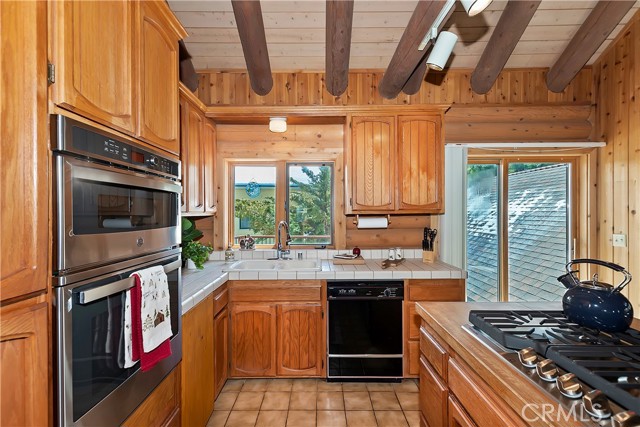 Detail Gallery Image 18 of 50 For 38595 Talbot Dr, Big Bear Lake,  CA 92315 - 3 Beds | 2/1 Baths