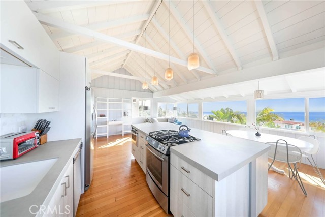 2955 Terry Road, Laguna Beach CA: https://media.crmls.org/medias/b9d62ed2-9a42-4d9a-80a6-6f90e5a8106e.jpg