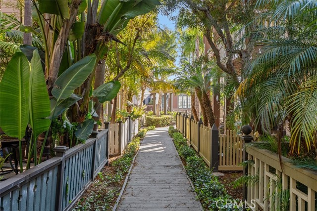 2548 Bungalow Place, Corona del Mar CA: https://media.crmls.org/medias/b9d691bf-3b54-4795-ae62-6be2a39a16ae.jpg