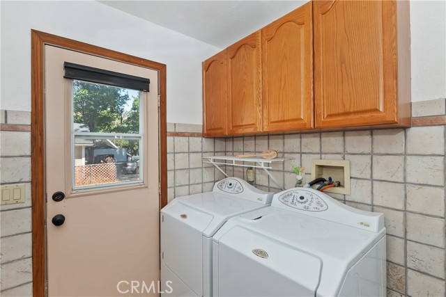 22989 Pine Lane, Crestline CA: https://media.crmls.org/medias/b9d75d62-32ed-484d-975c-a81818acd377.jpg