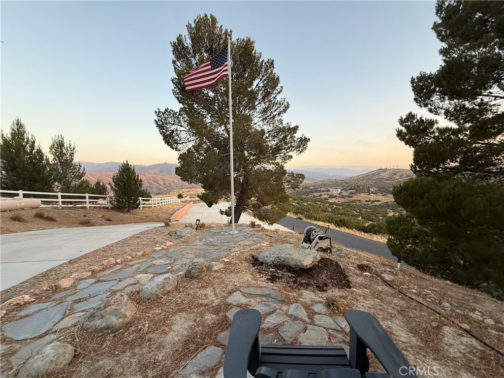 https://media.crmls.org/medias/b9d85675-ec64-45d1-9354-1f64b5daa6db.jpg?preset=X-Large