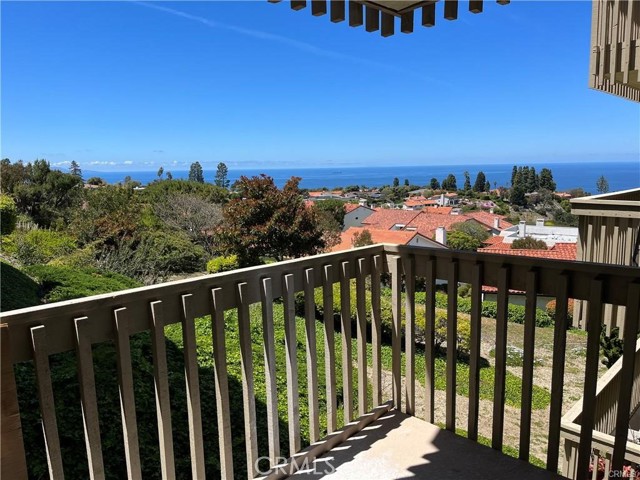 6542 Ocean Crest Unit: D207