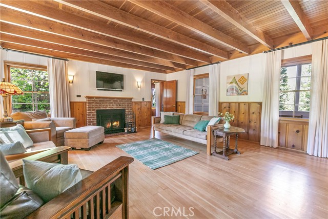 187 Cedar Circle Circle, Lake Arrowhead CA: https://media.crmls.org/medias/b9d90b68-bb0d-46bc-a1a1-4d50209b6f91.jpg