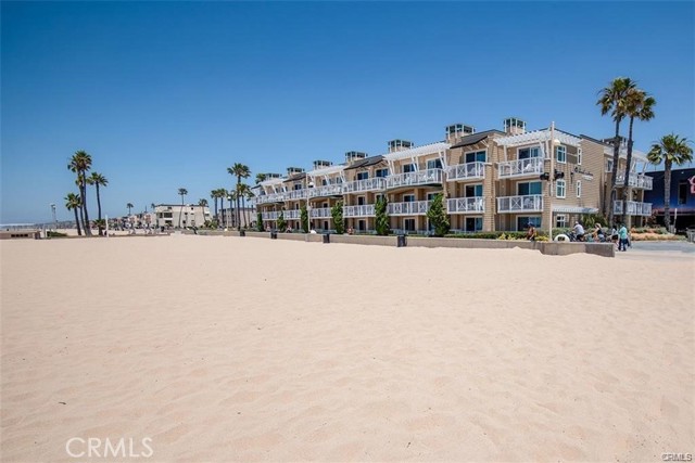 1300 The Strand, Hermosa Beach CA: https://media.crmls.org/medias/b9d92e5e-9700-453c-8ab4-3dabb1533431.jpg