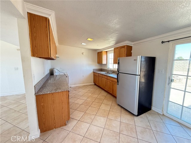 Detail Gallery Image 11 of 27 For 8461 Eucalyptus Ave, California City,  CA 93505 - 4 Beds | 1/1 Baths