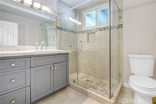 Detail Gallery Image 23 of 57 For 17557 Burbank Bld, Encino,  CA 91316 - 3 Beds | 2 Baths
