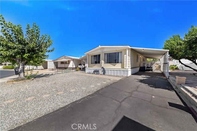 575 S Lyon, Hemet CA: https://media.crmls.org/medias/b9d9bc5a-d0dd-4829-8912-b8e9e4bf7c2b.jpg