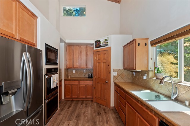 Detail Gallery Image 13 of 32 For 676 Lake Dr, Lake Arrowhead,  CA 92352 - 2 Beds | 2/1 Baths