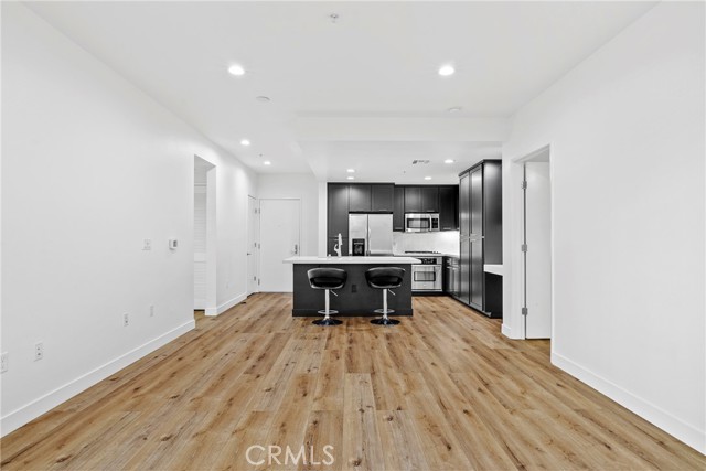 Detail Gallery Image 6 of 34 For 21301 Erwin #206,  Woodland Hills,  CA 91367 - 2 Beds | 2 Baths