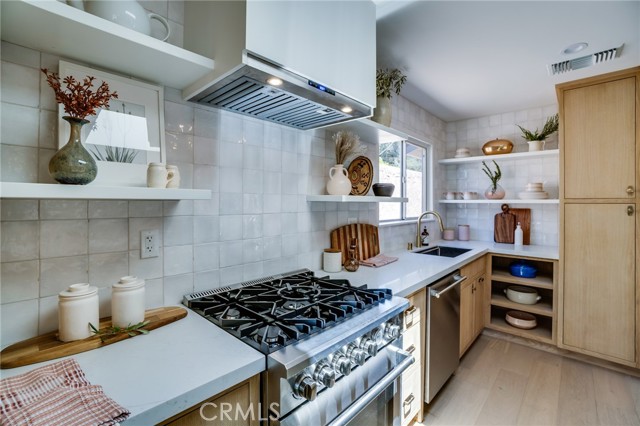 1393 Navarro Avenue, Pasadena CA: https://media.crmls.org/medias/b9dc13fb-2587-47c4-90db-9893012d2651.jpg