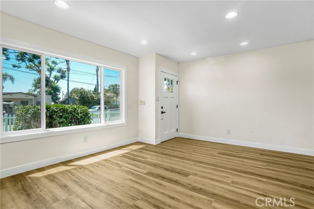 200 N Willow Avenue, Compton CA: https://media.crmls.org/medias/b9dc2c52-cc05-425d-b769-3efd970a66cf.jpg