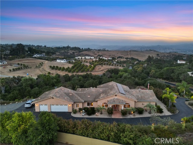 255 Puerta De Lomas, Fallbrook CA: https://media.crmls.org/medias/b9dc9d82-0e45-4b2d-8f08-f0004d18c58b.jpg