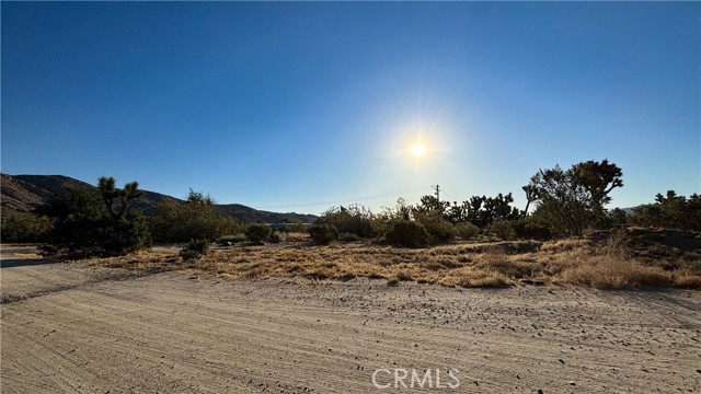 Detail Gallery Image 5 of 11 For 703 Scarvan Rd, Yucca Valley,  CA 92284 - – Beds | – Baths