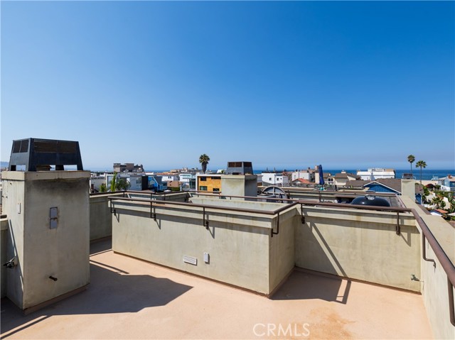 Detail Gallery Image 14 of 35 For 644 Hermosa Ave, Hermosa Beach,  CA 90254 - 3 Beds | 2/1 Baths