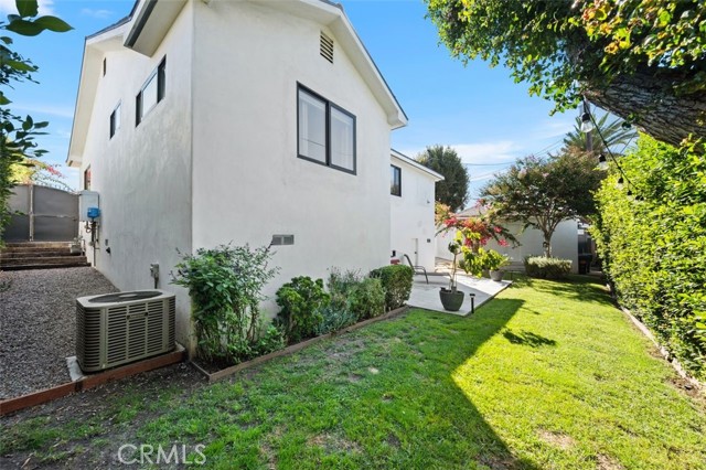 2329 Vineyard Avenue, Los Angeles CA: https://media.crmls.org/medias/b9de5cbf-e0e0-4ebd-ab89-329edc38ed0f.jpg