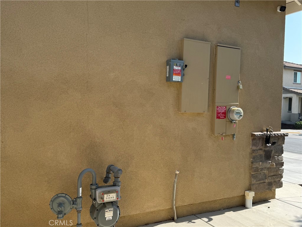 https://media.crmls.org/medias/b9de756f-c17f-45c2-9b02-8c550dd75e34.jpg?preset=X-Large