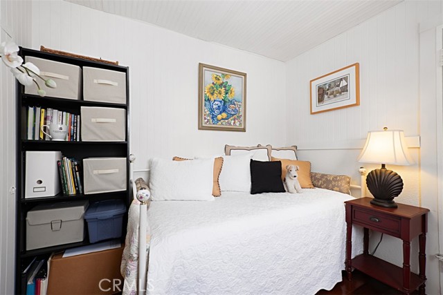 555 Through Street, Laguna Beach CA: https://media.crmls.org/medias/b9df91a3-f585-4f2d-ba8b-e1f9fa8117b2.jpg