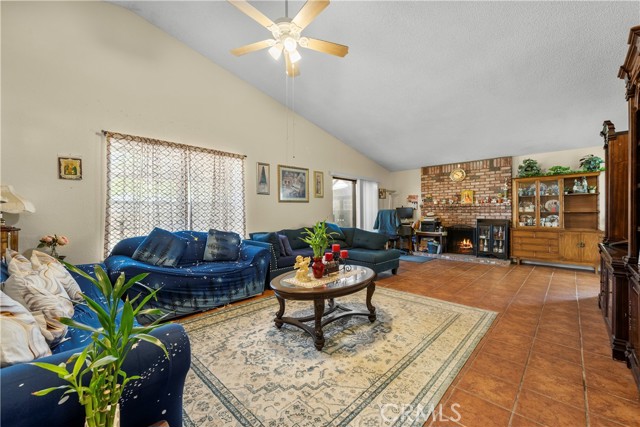 Detail Gallery Image 4 of 23 For 45109 18th St, Lancaster,  CA 93534 - 3 Beds | 2 Baths