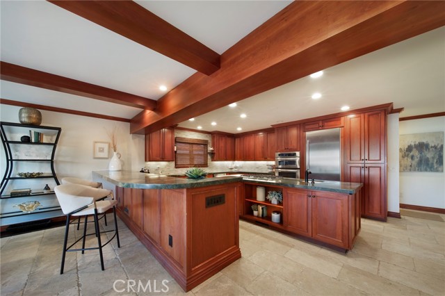 3908 Channel Place, Newport Beach CA: https://media.crmls.org/medias/b9e04e90-7a41-4390-96b6-315702574ef6.jpg