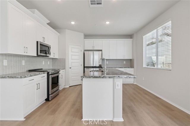 1110 Tropic Court, Redlands CA: https://media.crmls.org/medias/b9e05113-4584-4cae-921d-5d5be1ecb218.jpg