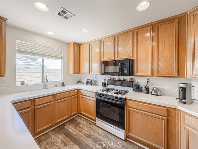 2037 Freesia Avenue, Simi Valley CA: https://media.crmls.org/medias/b9e1b6a8-e517-4f1d-b915-acbf7b3b2107.jpg