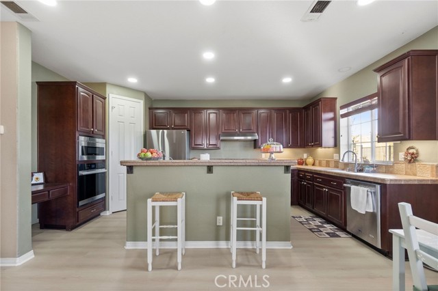 Detail Gallery Image 11 of 40 For 39396 Shree, Temecula,  CA 92591 - 4 Beds | 3/1 Baths