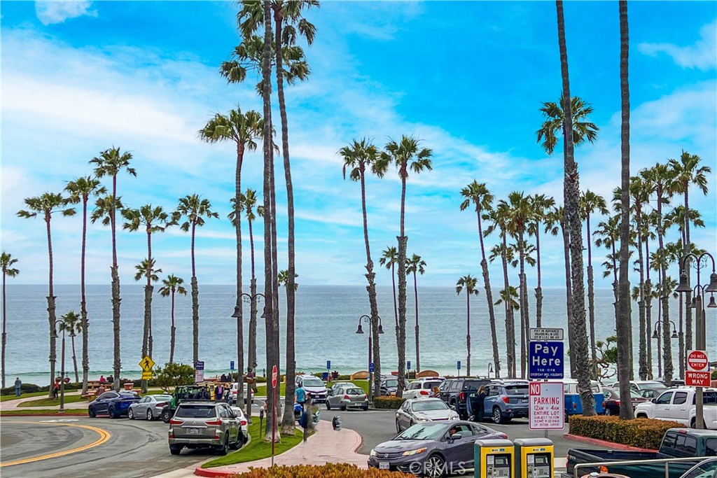 https://media.crmls.org/medias/b9e200b3-a392-406c-80fc-589367d39de9.jpg?preset=X-Large