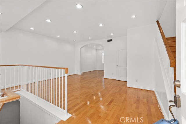 Detail Gallery Image 34 of 39 For 4838 Elmwood #7,  Los Angeles,  CA 90004 - 3 Beds | 3 Baths