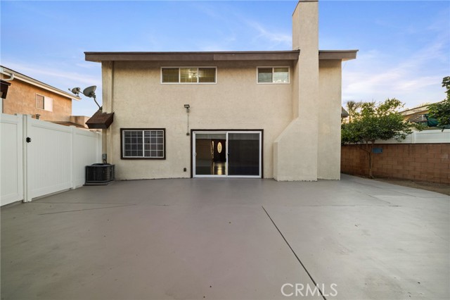 Detail Gallery Image 27 of 52 For 12759 Elkwood St, North Hollywood,  CA 91605 - 4 Beds | 3 Baths