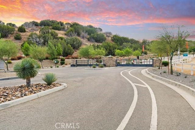 4029 Bridle Court, Palmdale CA: https://media.crmls.org/medias/b9e32cd5-ba11-422f-9540-87d98bb3c116.jpg