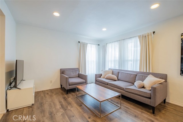 Detail Gallery Image 19 of 34 For 10404 Jardine Ave, Sunland,  CA 91040 - 2 Beds | 1 Baths