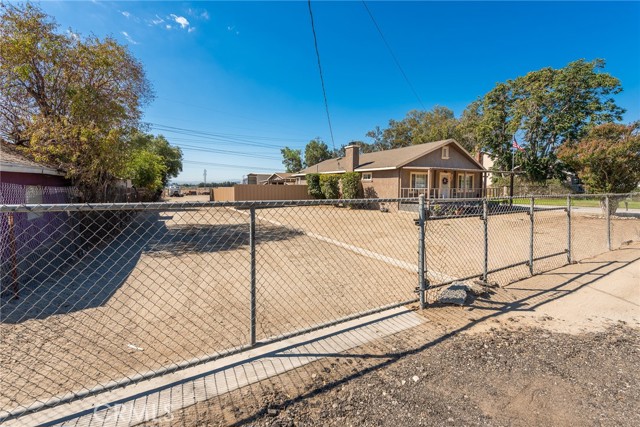 19585 Jurupa Avenue, Bloomington CA: https://media.crmls.org/medias/b9e3c902-4c08-45b1-96f6-9beec0471456.jpg