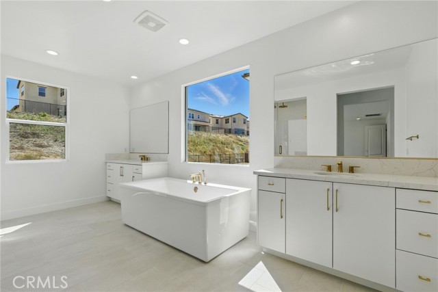 24186 N Camino Cascada, Valencia CA: https://media.crmls.org/medias/b9e3e337-515e-4fd9-8588-e56b25bf2df1.jpg